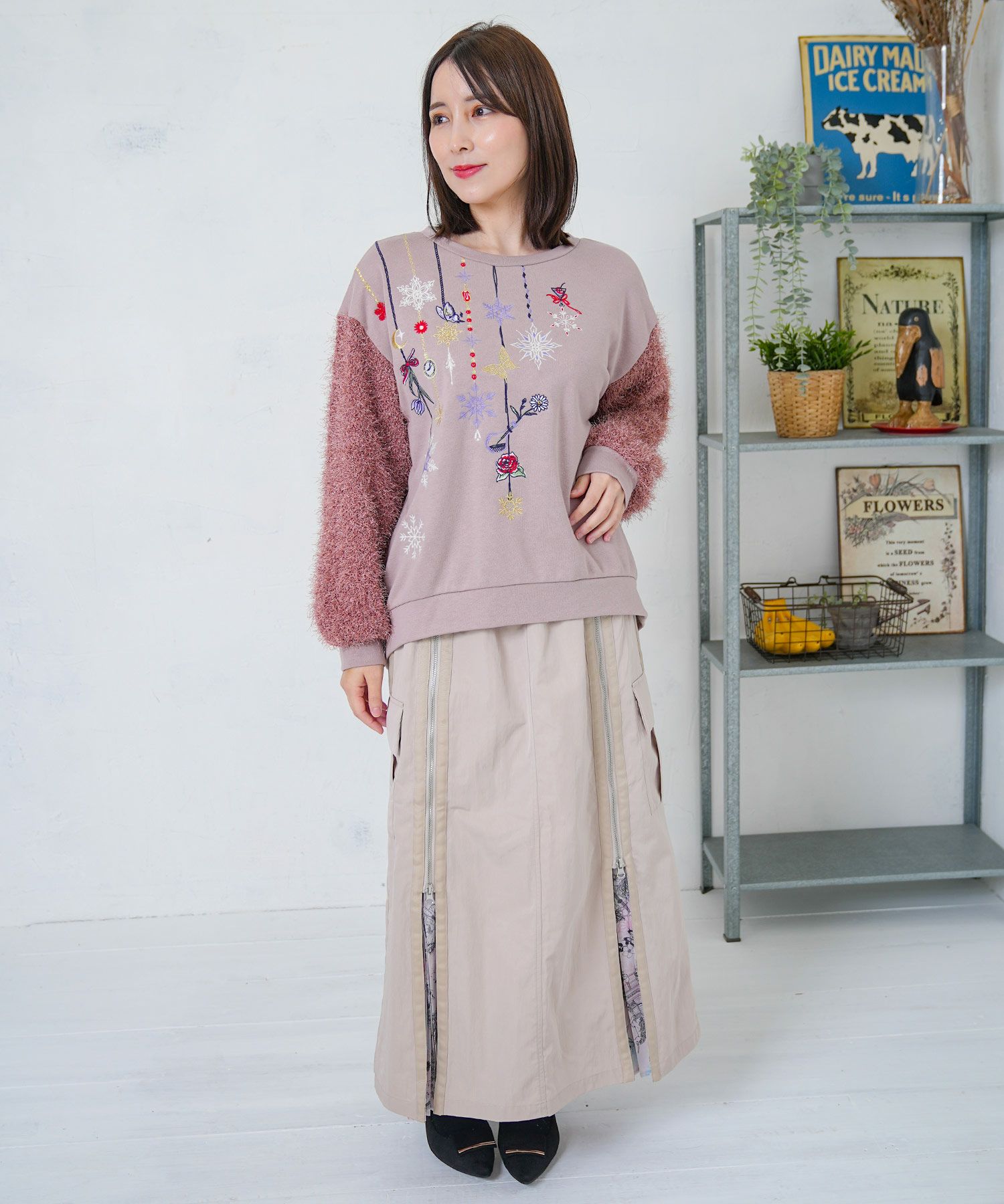 雪の結晶ガーランド刺繍裏毛×ラメフェザーニット-10