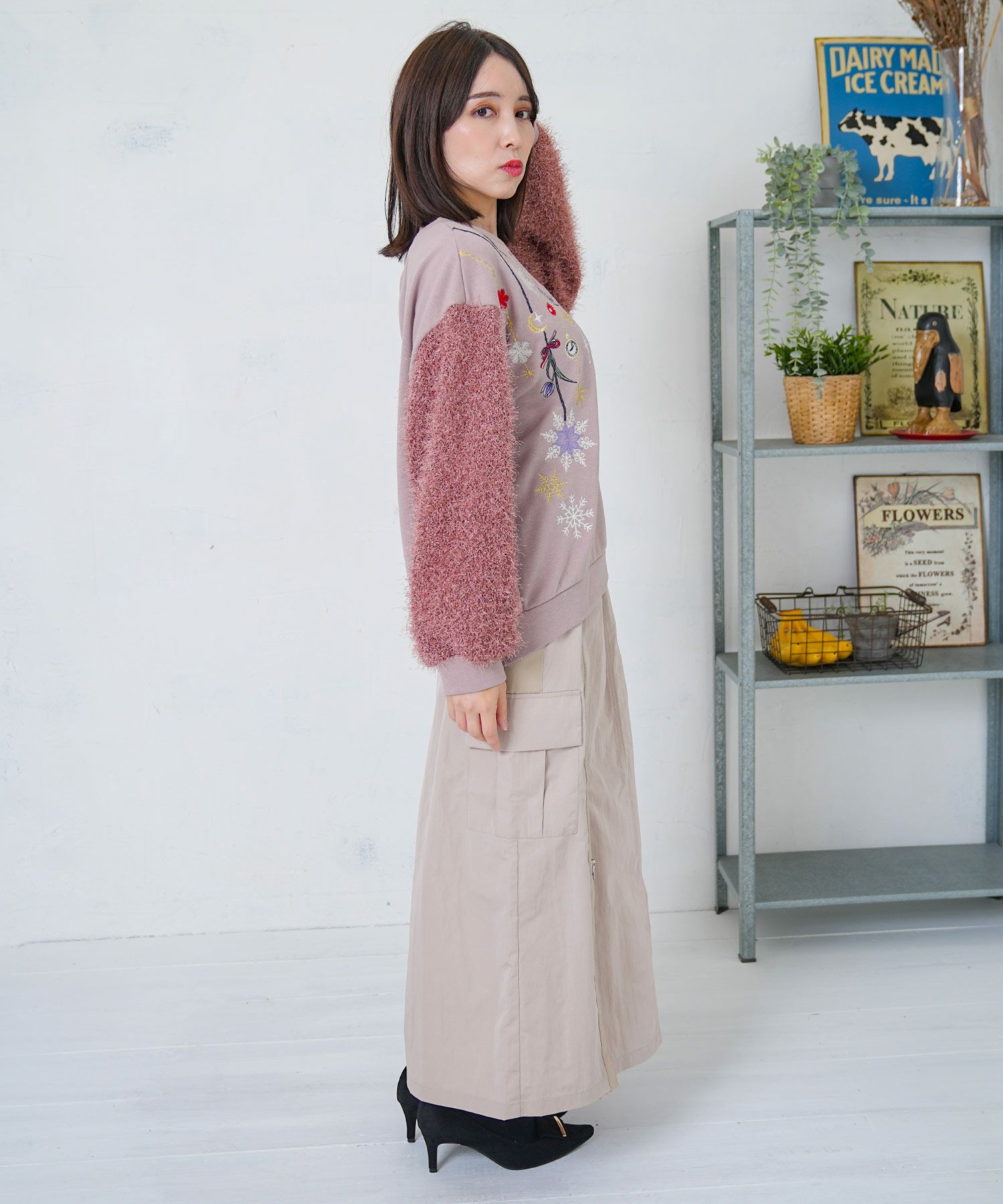 雪の結晶ガーランド刺繍裏毛×ラメフェザーニット-11