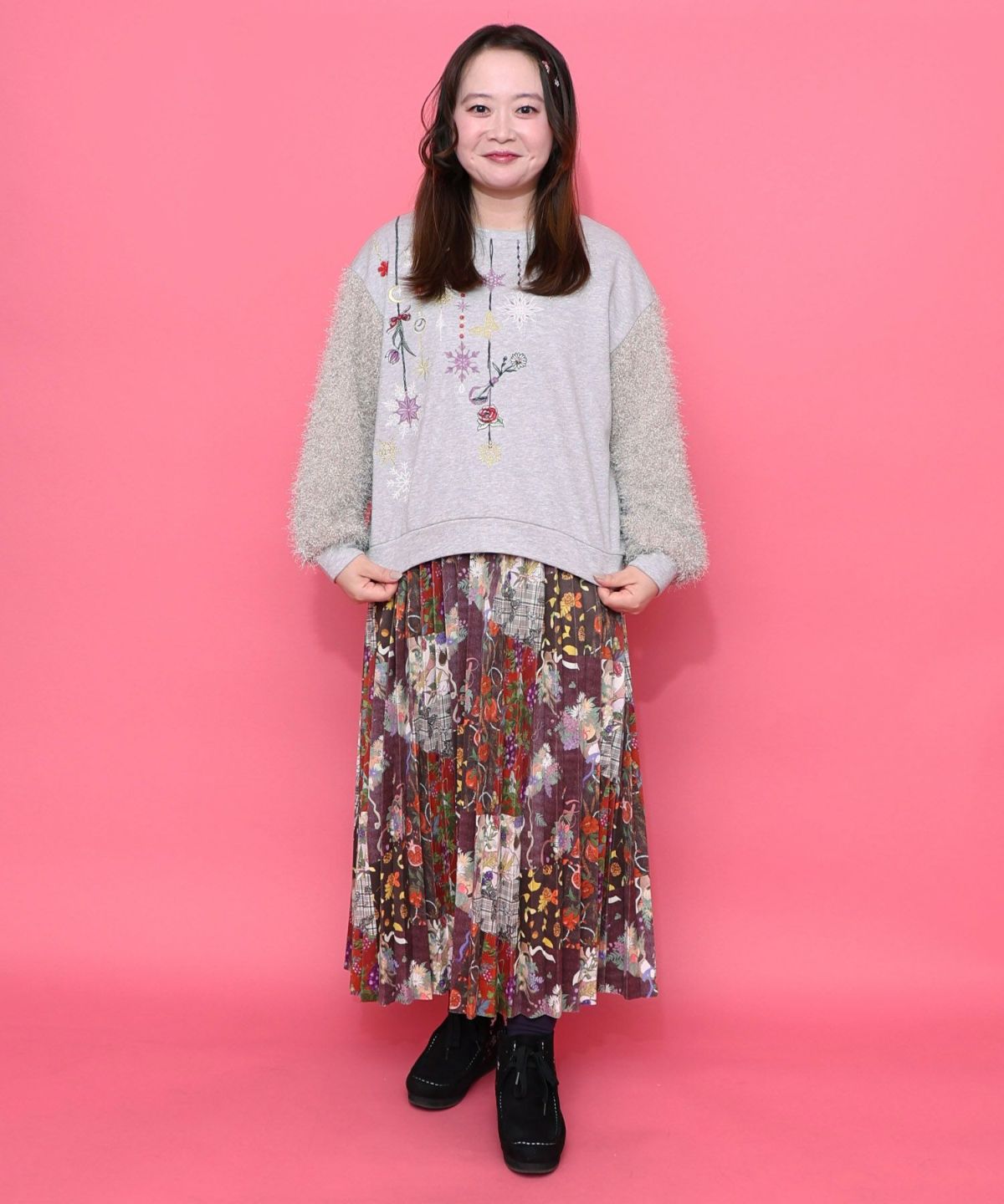 雪の結晶ガーランド刺繍裏毛×ラメフェザーニット-15