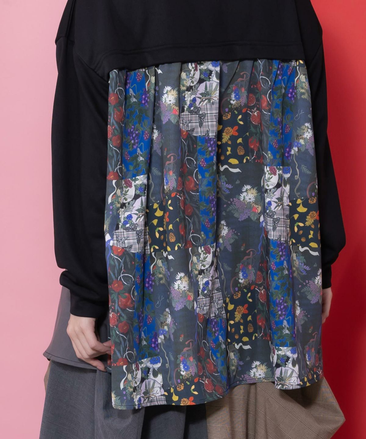 花蝶柄×無地リメイク風 異素材切替プルオーバー-7