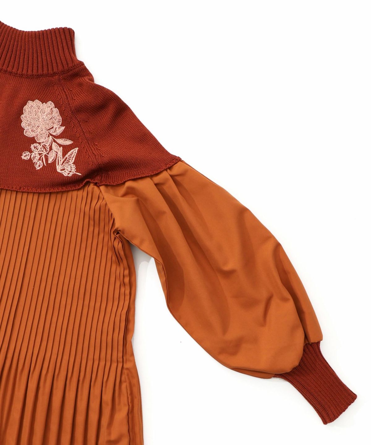 花刺繍ニット×プリーツ異素材切替プルオーバー-q17