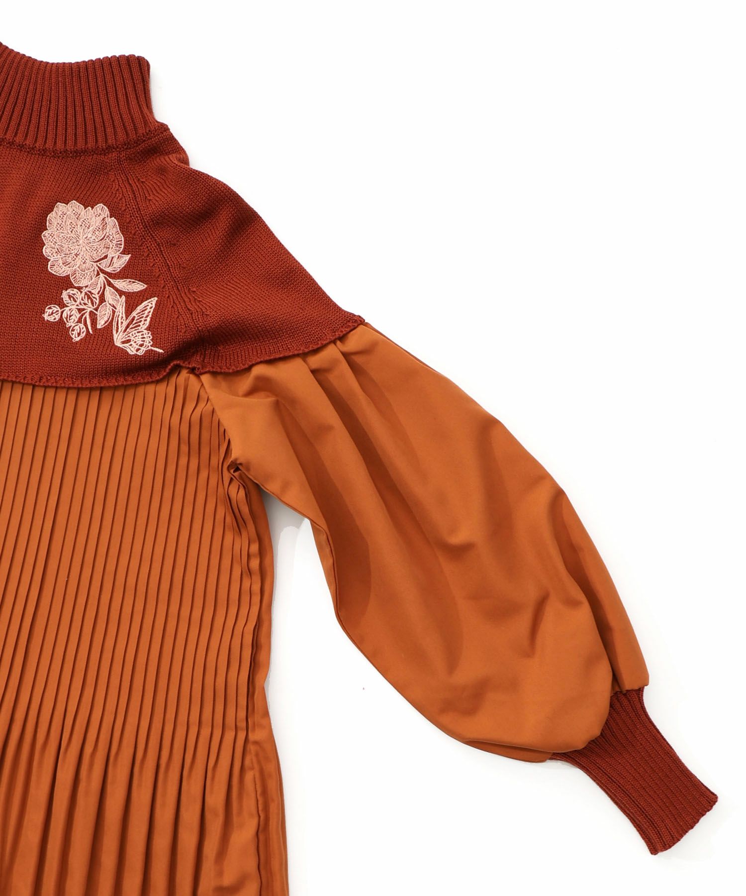 花刺繍ニット×プリーツ異素材切替プルオーバー-q17