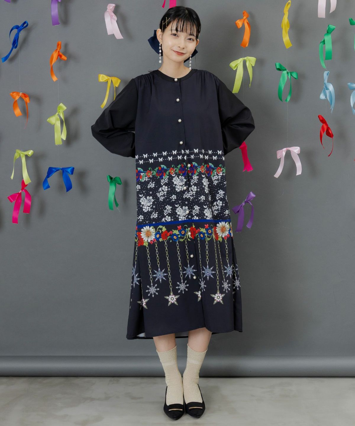 冬のオーナメント×花柄 前開きワンピース-1