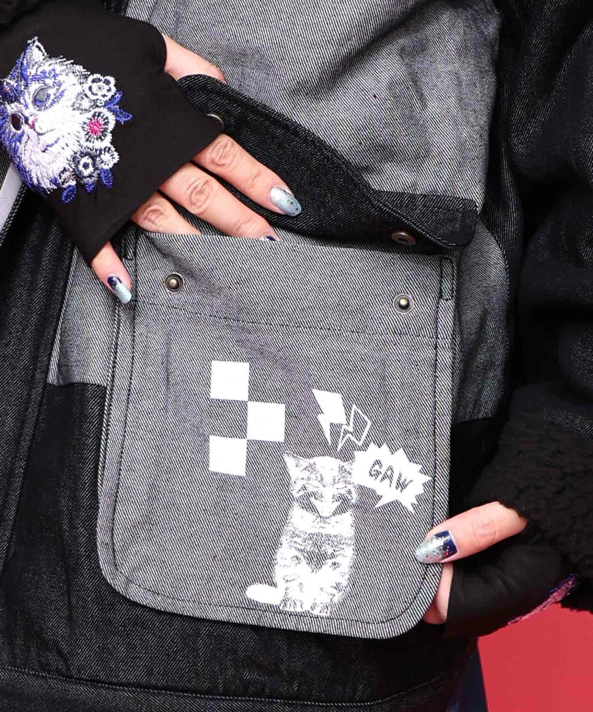 落書きモザイク柄デニム×ボアジャケット-21
