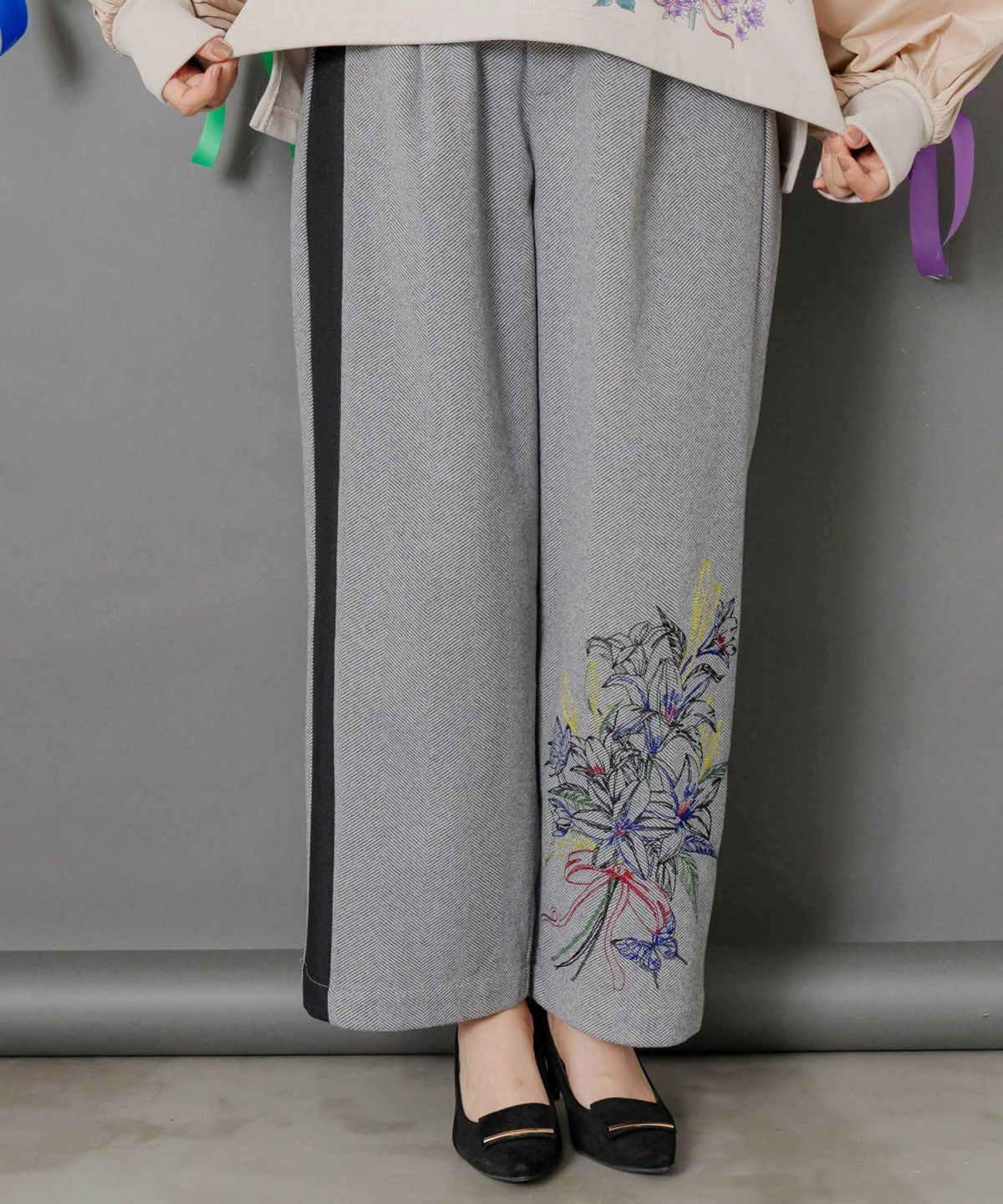 異素材切替×花束刺繍パンツ-3