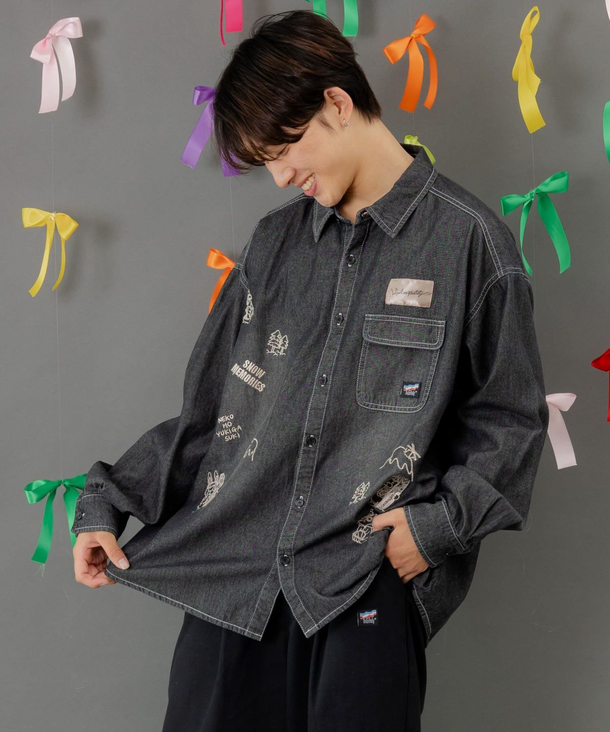 ラビルとネコのスノーメモリー刺繍デニムシャツ-13