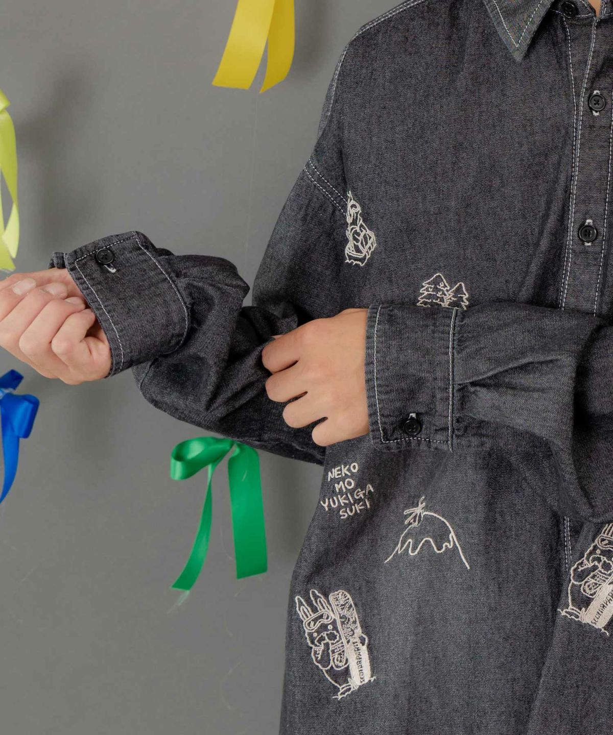ラビルとネコのスノーメモリー刺繍デニムシャツ-17