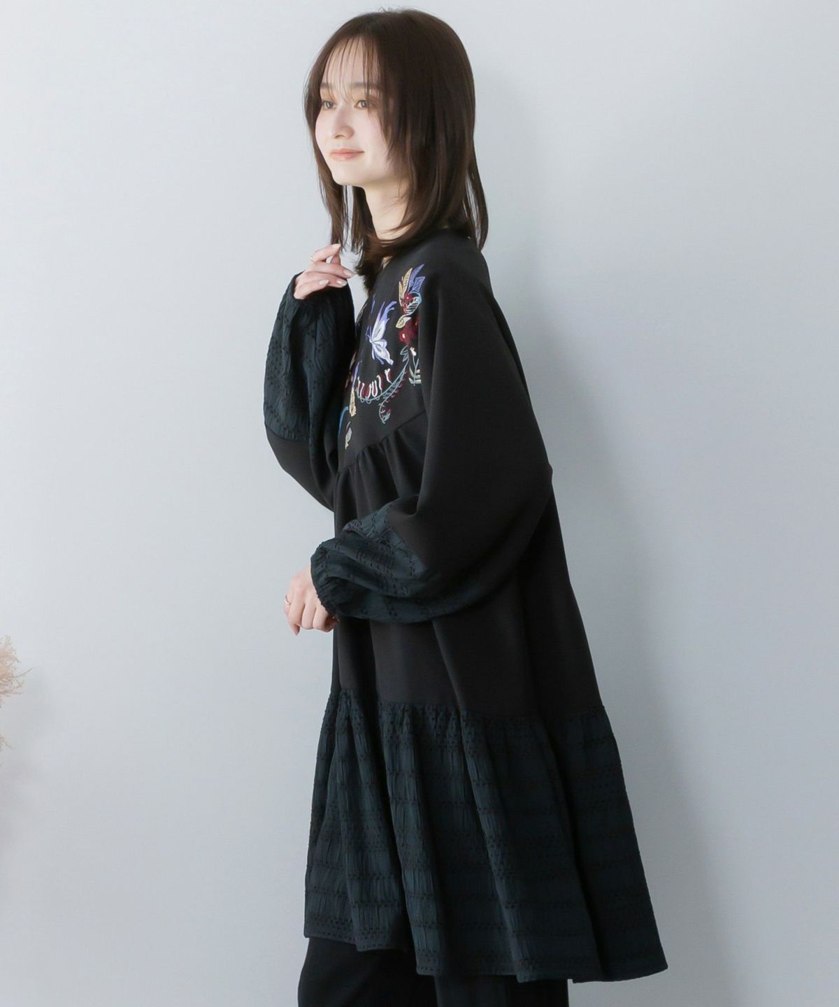 花蝶刺繍シャーリング生地ティアード風ワンピース-4