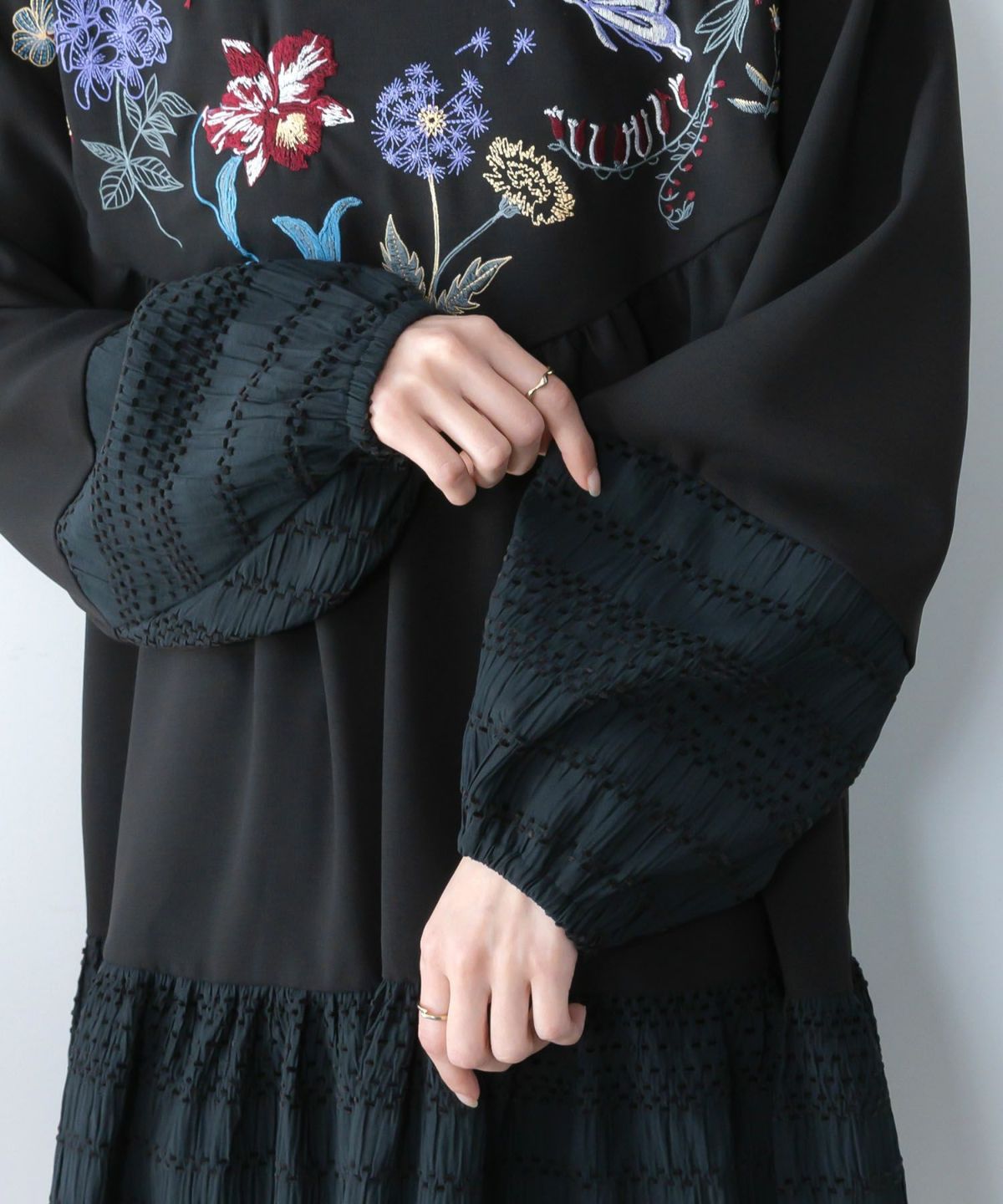 花蝶刺繍シャーリング生地ティアード風ワンピース-8