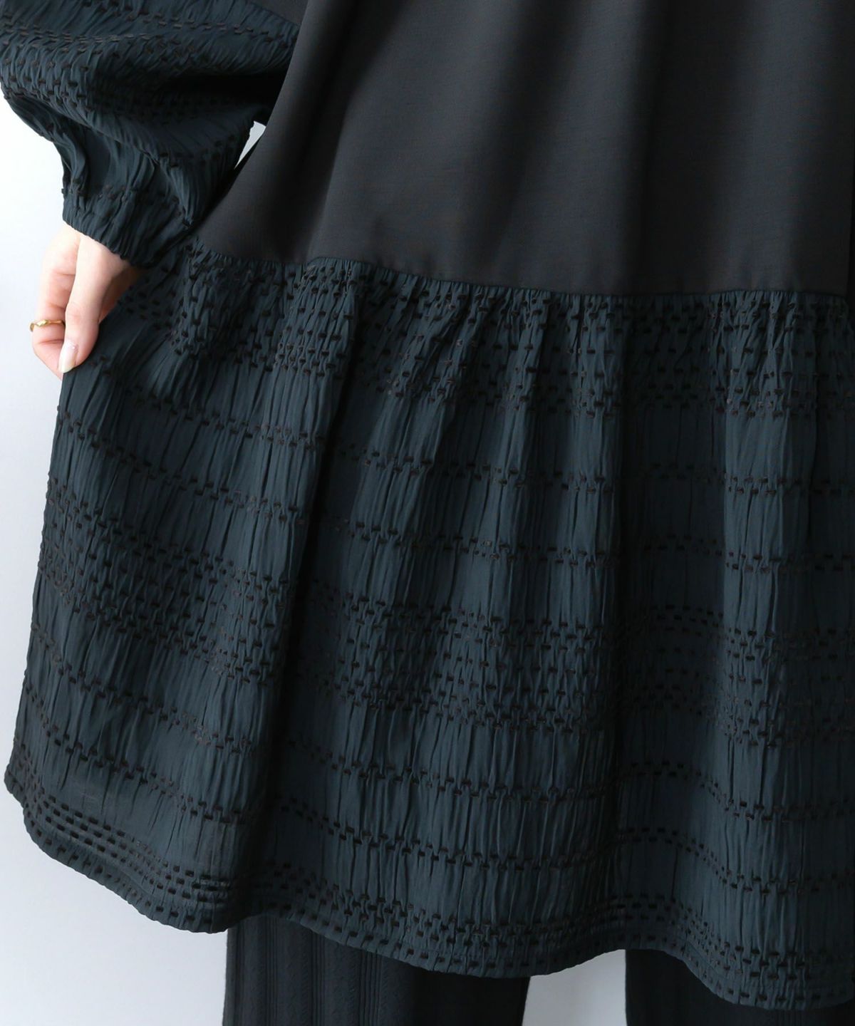 花蝶刺繍シャーリング生地ティアード風ワンピース-9