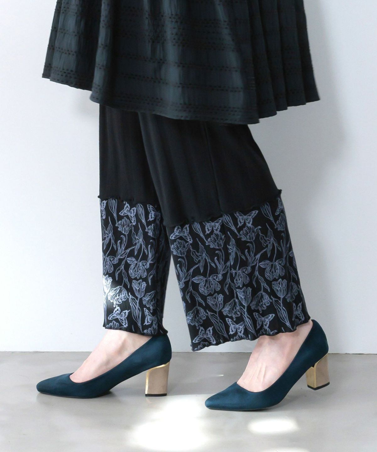 花蝶柄テレコ素材メロウ入りパンツ-5