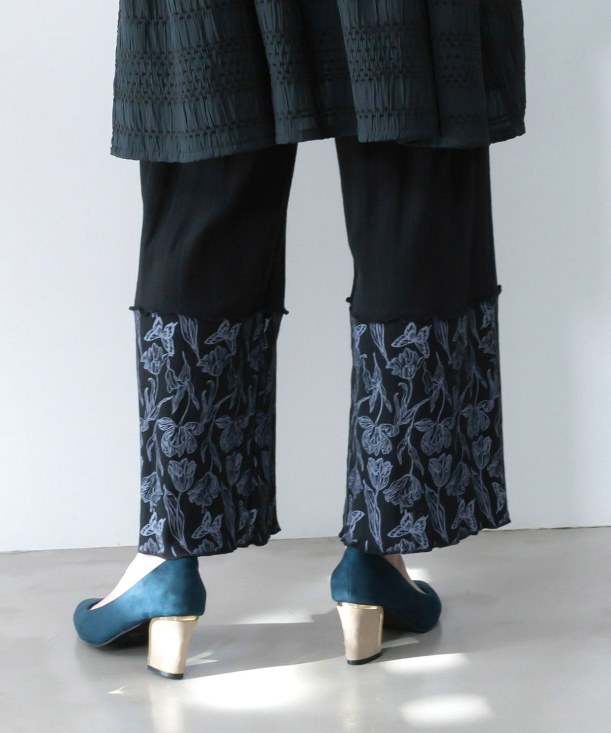 花蝶柄テレコ素材メロウ入りパンツ-6