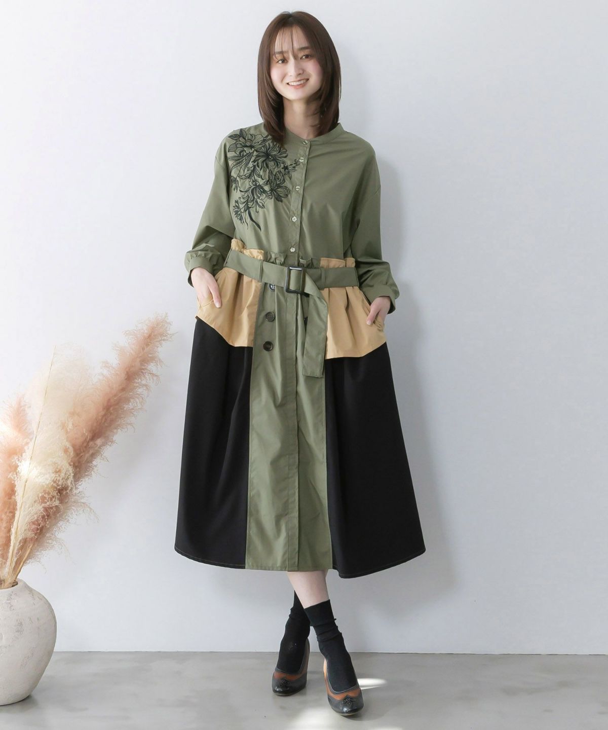 花刺繍トレンチコート風異素材切替ワンピース-3