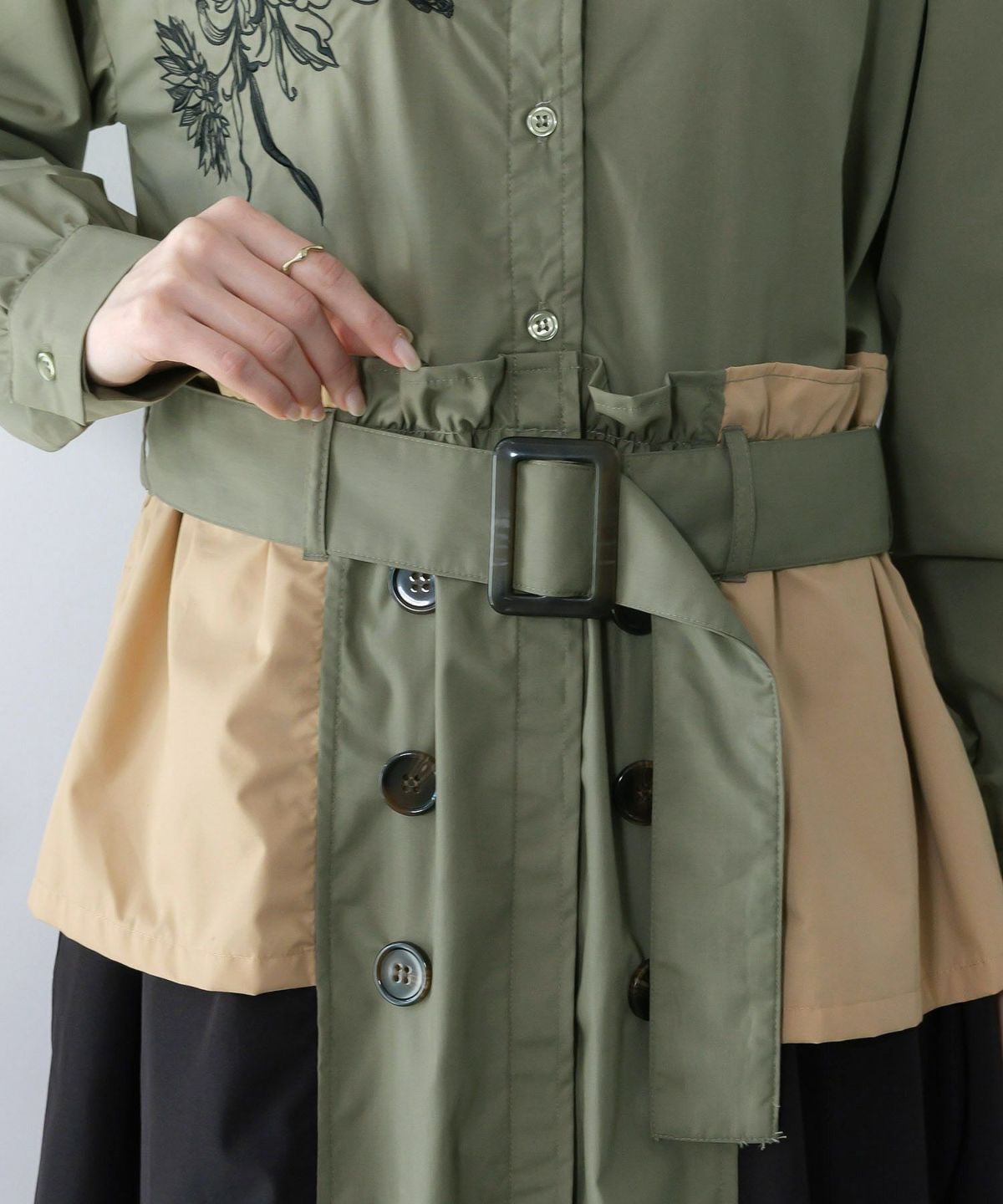 花刺繍トレンチコート風異素材切替ワンピース-8