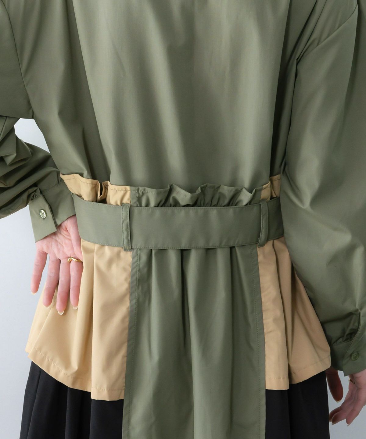 花刺繍トレンチコート風異素材切替ワンピース-10