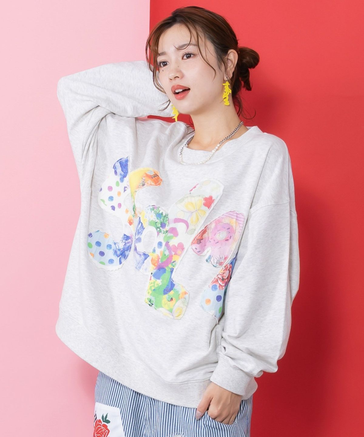 スカラー総柄ロゴアップリケ裏毛プルオーバー-3