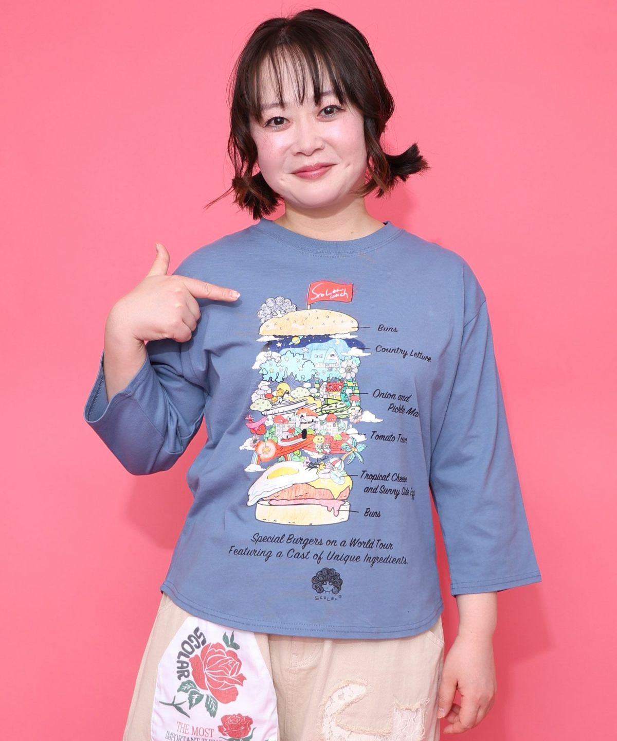 スカラーバーガータウン柄Tシャツ-2