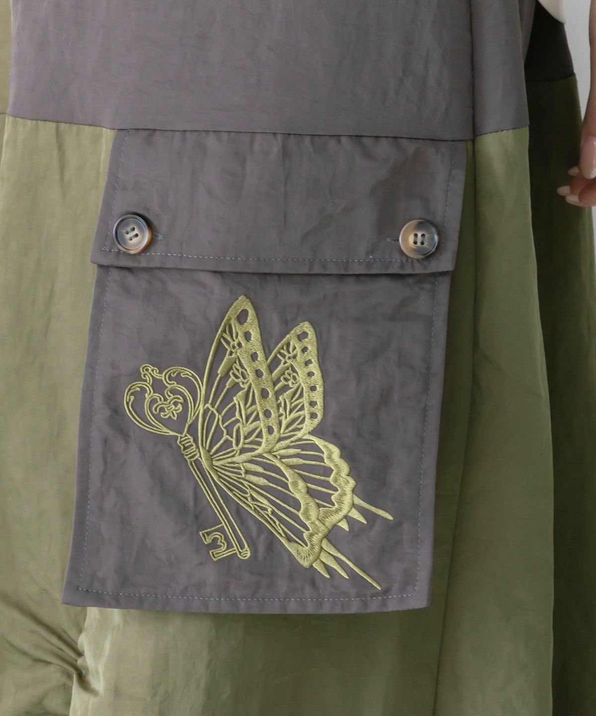 蝶鍵モチーフ刺繍 ナイロン×デニム切替配色スカート-8